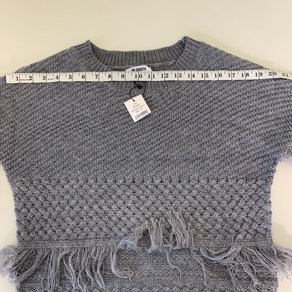 BB Dakota NWT Gray Fringe Sweater - Picture 4 of 8